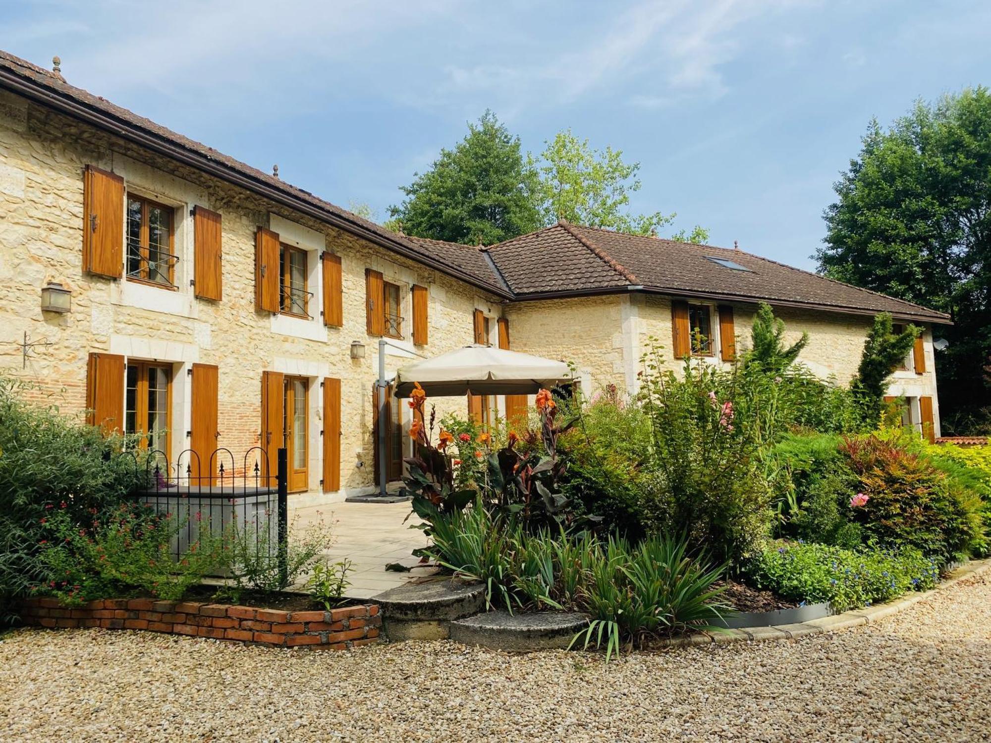 Moulin Du Fontcourt Bed & Breakfast Chasseneuil-sur-Bonnieure Exterior photo