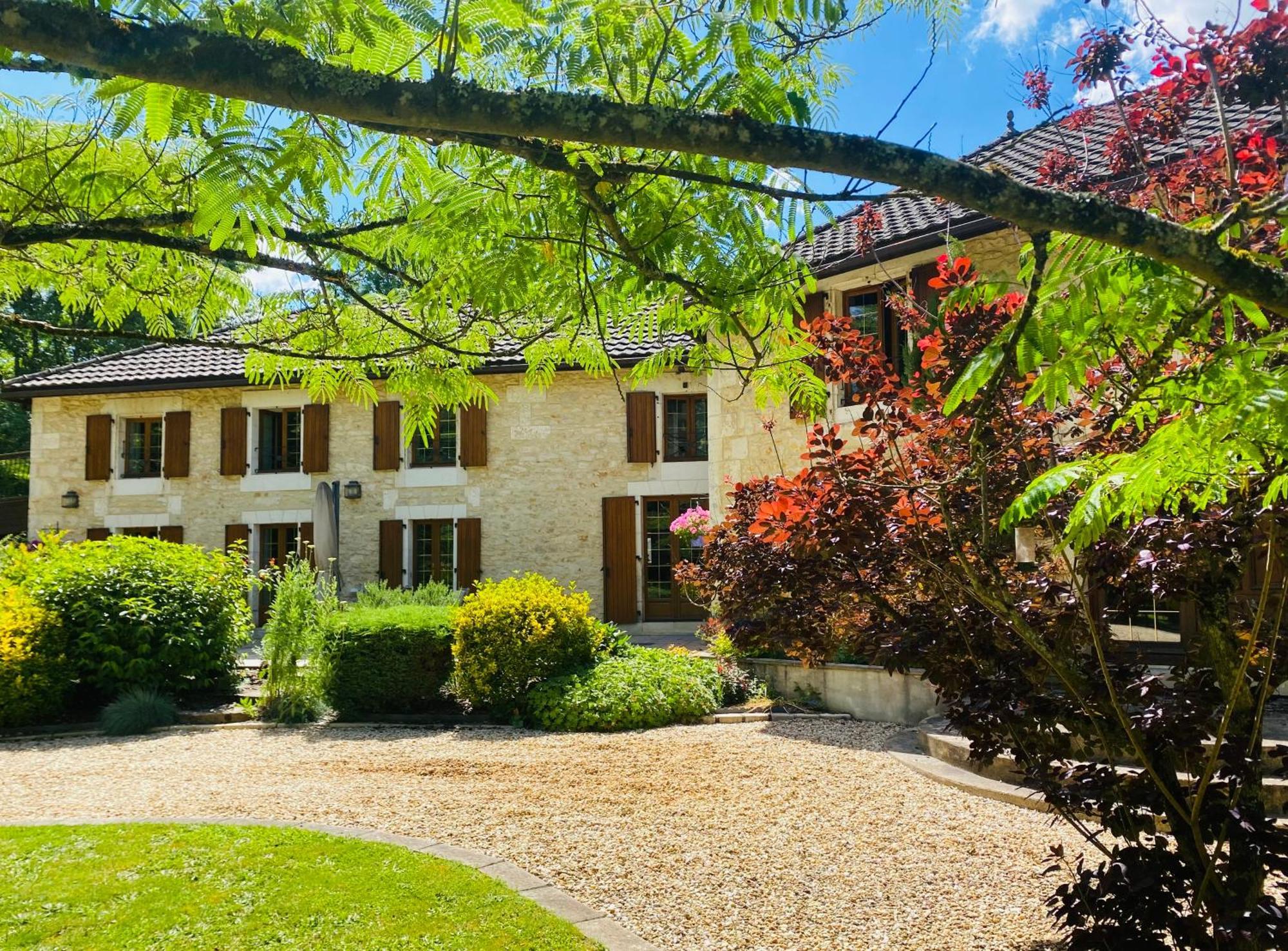 Moulin Du Fontcourt Bed & Breakfast Chasseneuil-sur-Bonnieure Exterior photo