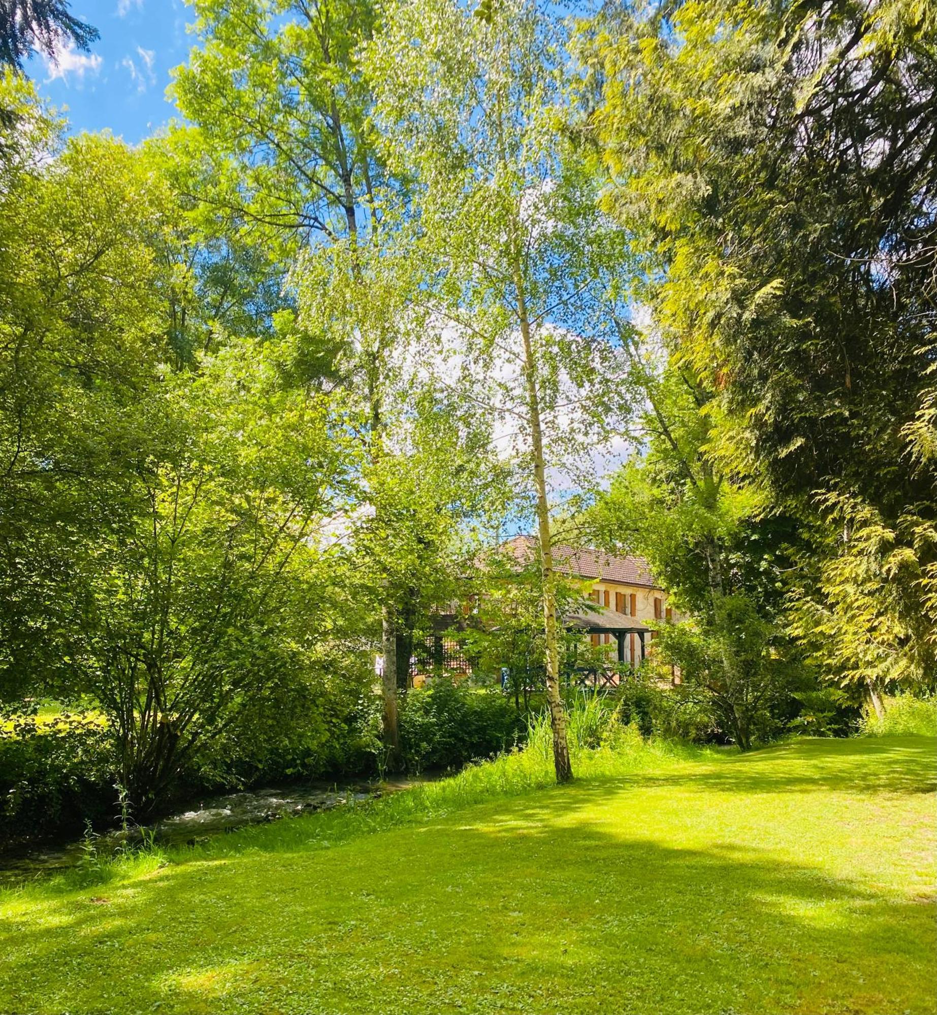 Moulin Du Fontcourt Bed & Breakfast Chasseneuil-sur-Bonnieure Exterior photo