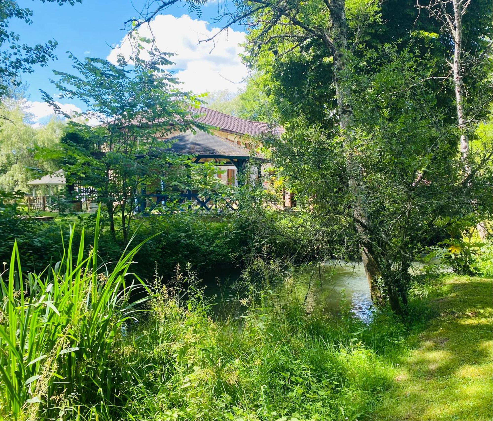 Moulin Du Fontcourt Bed & Breakfast Chasseneuil-sur-Bonnieure Exterior photo